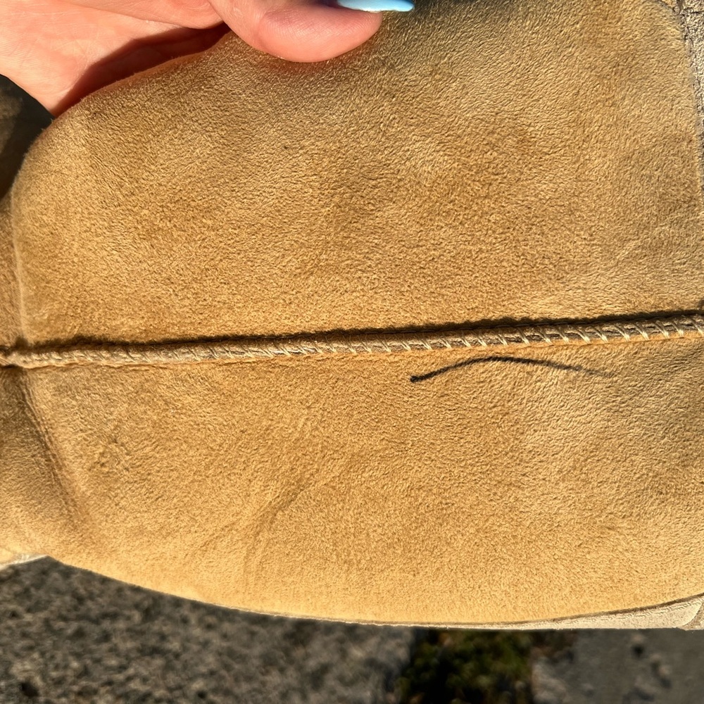 Cozy Ugg Boots: well crafted and comfortable. Please do look at pictures! - Picture 9 of 9